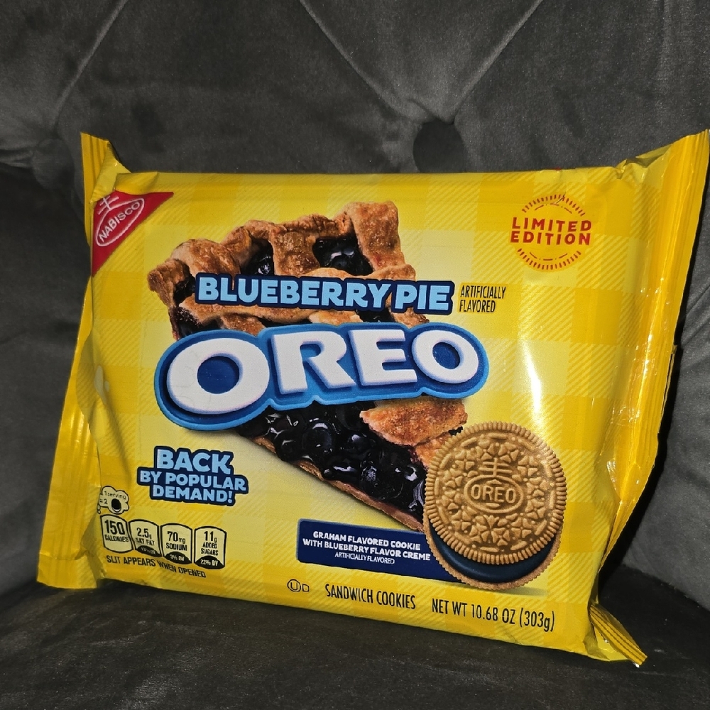 Blueberry Pie Oreo Limited Edition Cookies